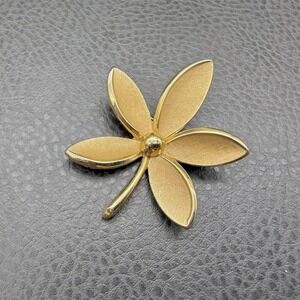 Vintage Trifari Flower Brooch Gold Tone Pin Signed Textured Petals 60s 70s Jewel